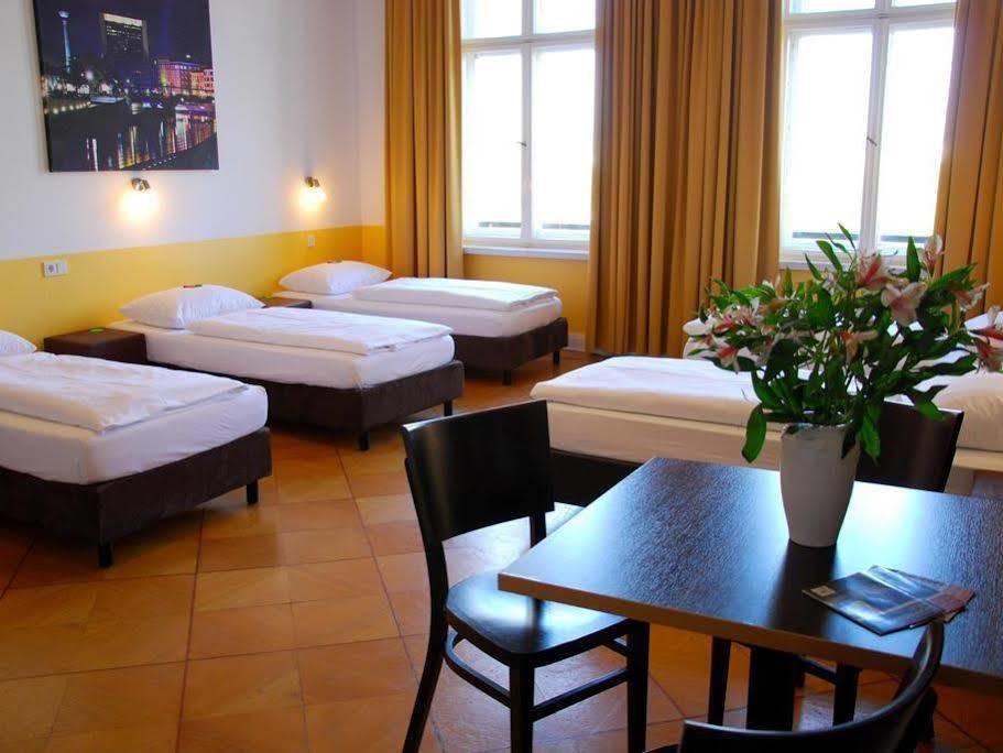 Hostel Grand Classic