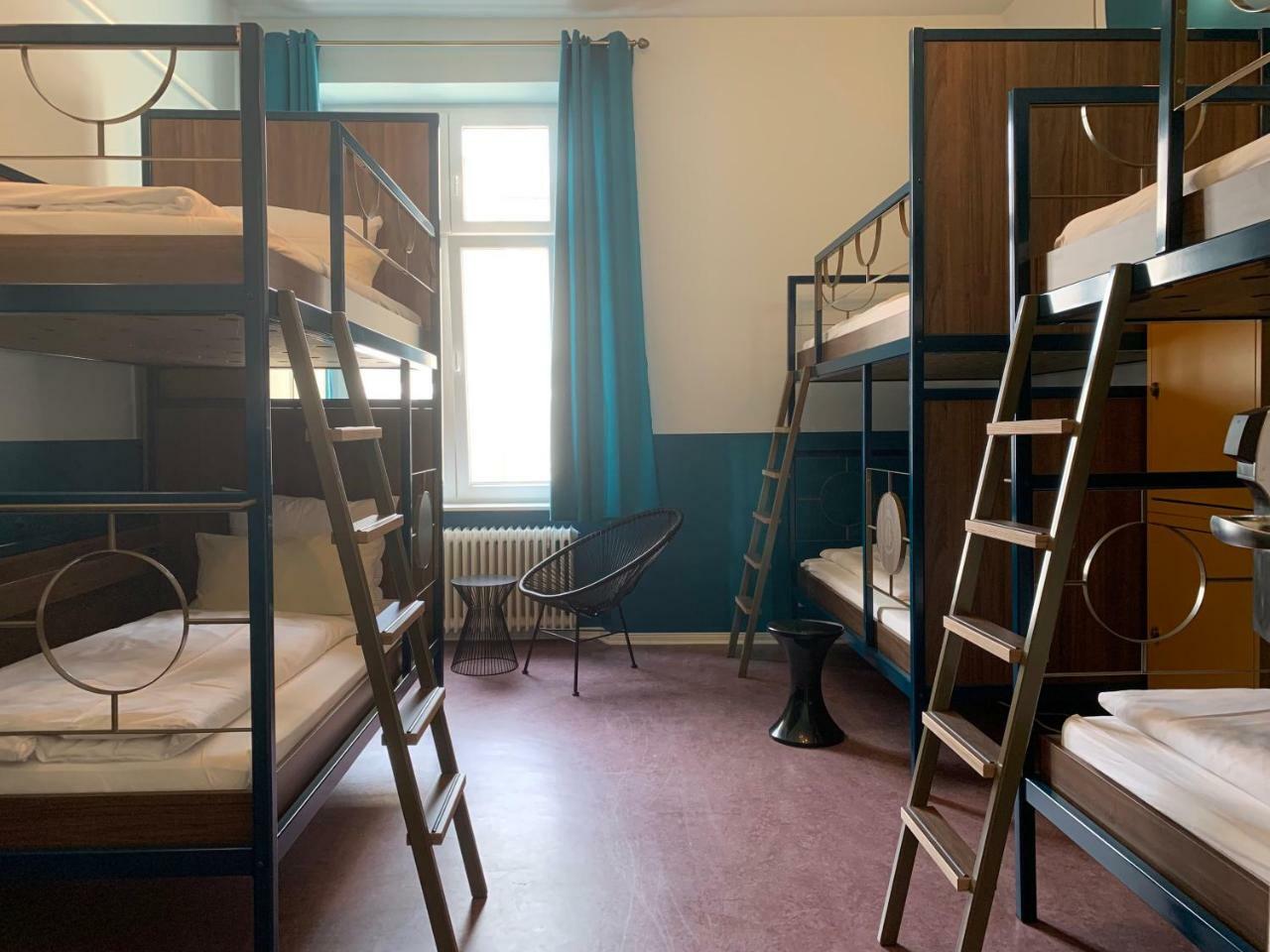 Grand Classic Hostel *